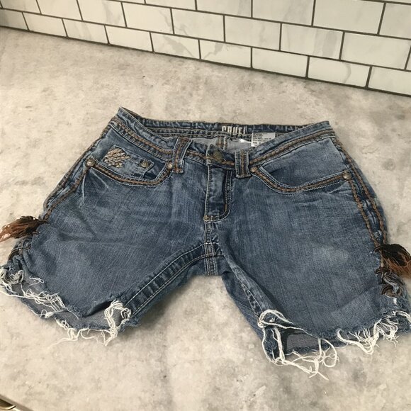 Cruel Girl Shorts Womens 3 Distressed Denim Embroidered Pocket Western Rodeo - Picture 1 of 7